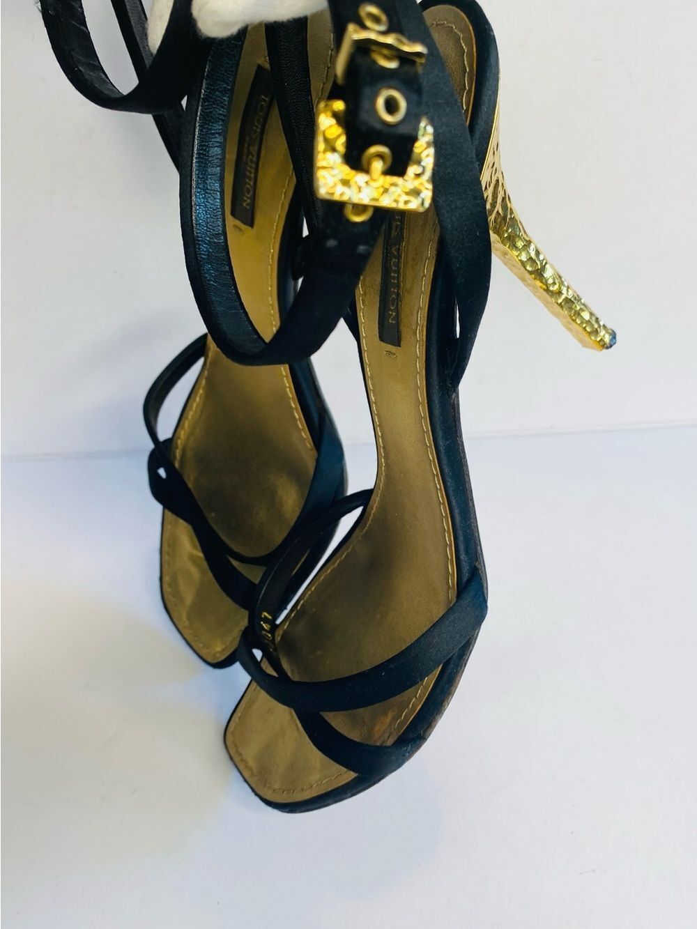 🛍️Louis Vuitton Authentic Black & Gold Textured Heel Strappy Sandal Vintage 2007